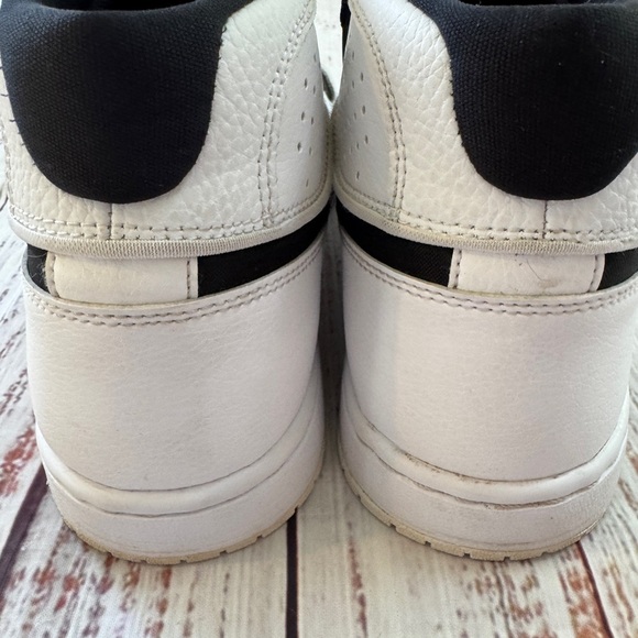 Air Jordan 1 Mid White Black Men’s Size 11 - Picture 6 of 8